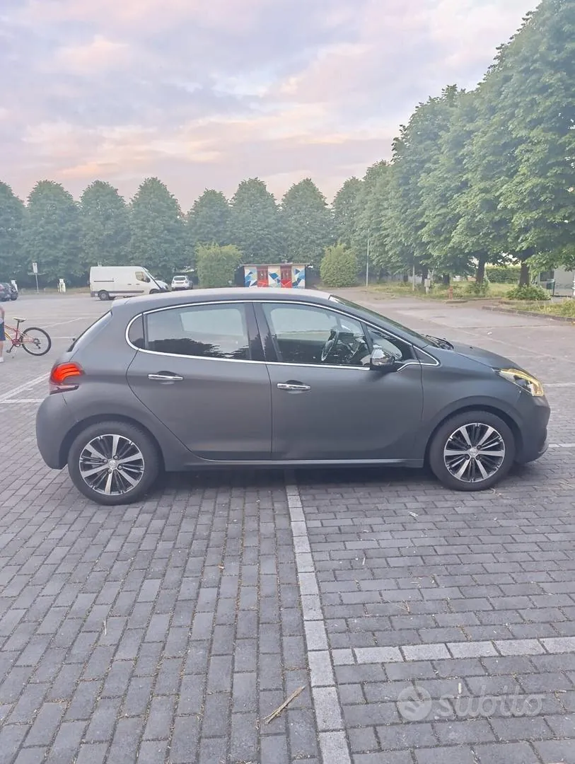 Peugeot 208 2015 photo 4