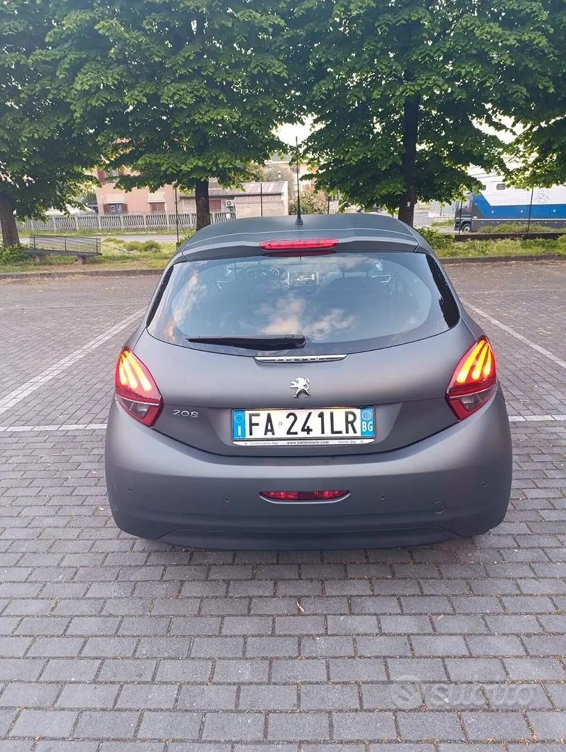 Peugeot 208 2015 photo 5