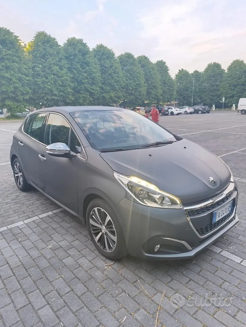 Peugeot 208 2015 photo 3
