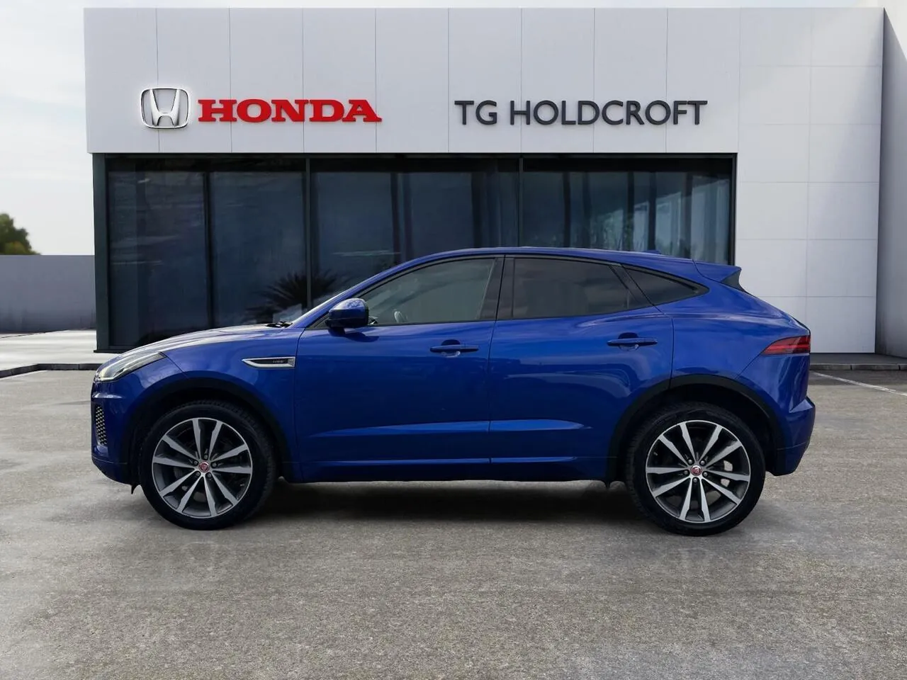 Jaguar E-Pace 2019 photo 2