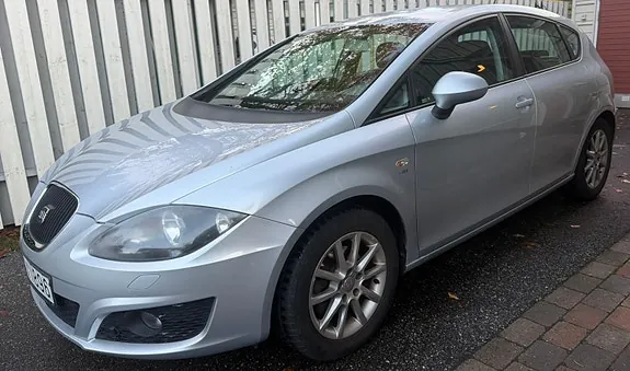 Seat Leon 2011 photo 2