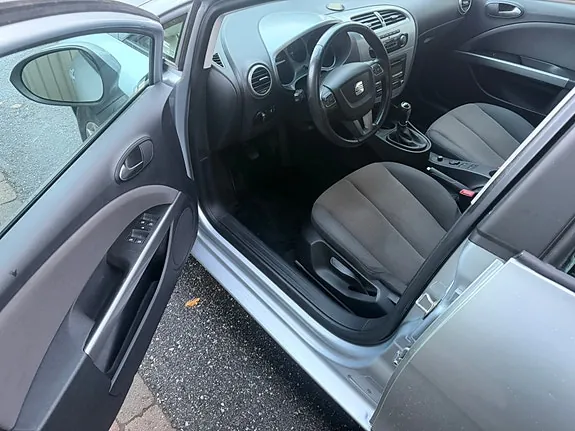 Seat Leon 2011 photo 3