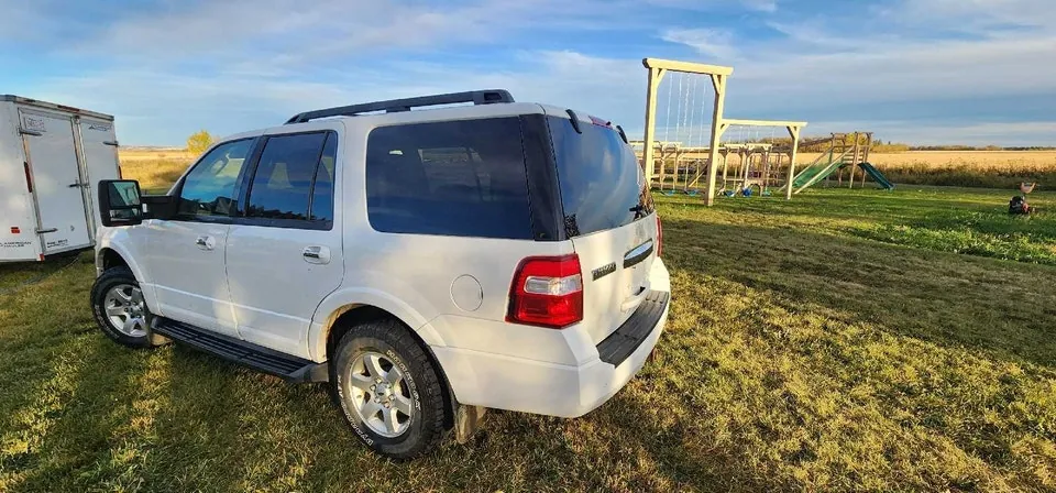 Ford Expedition 2013 photo 2