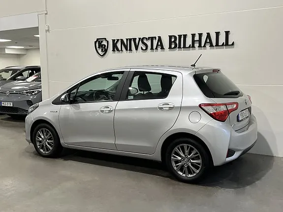 Toyota Yaris 2017 photo 2