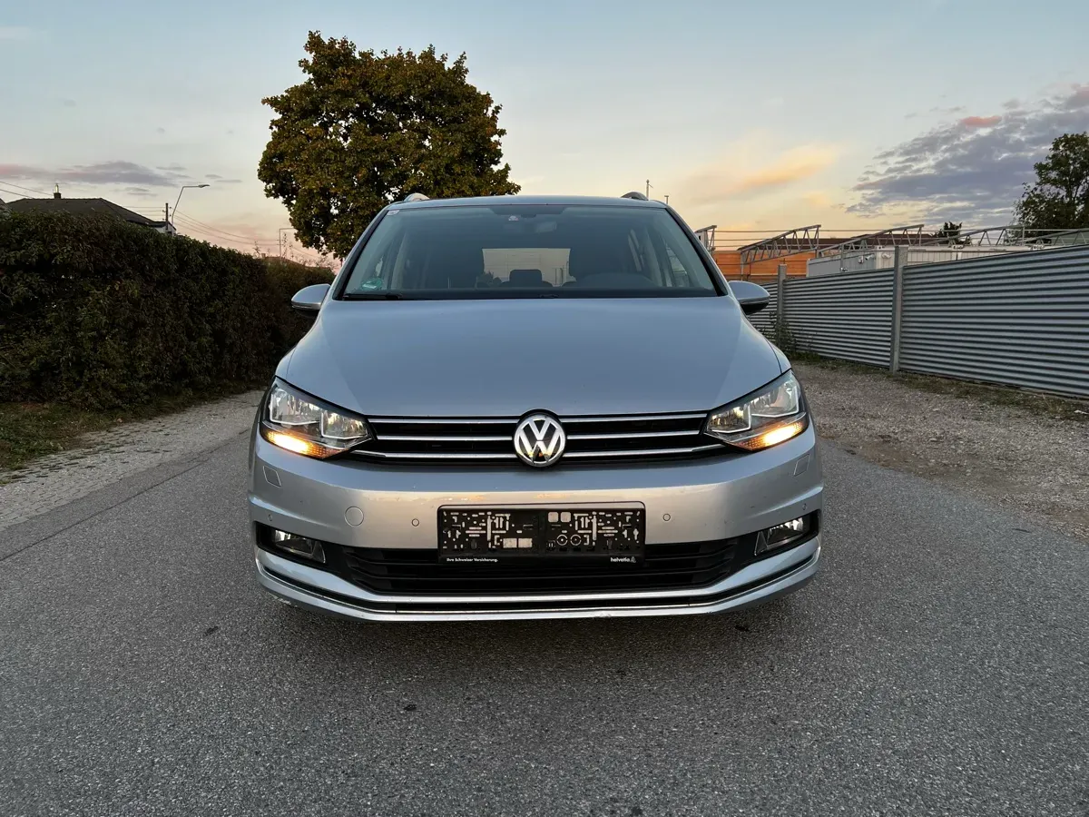 Volkswagen Touran 2018 photo 2