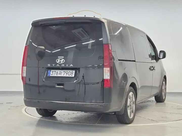 Hyundai Staria 2026 photo 3
