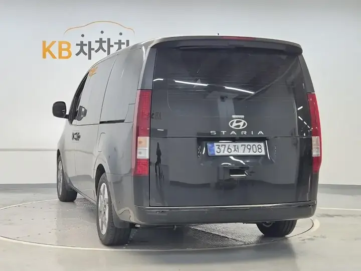 Hyundai Staria 2026 photo 2