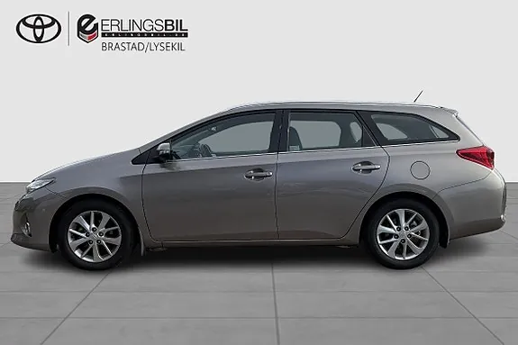 Toyota Auris 2014 photo 3