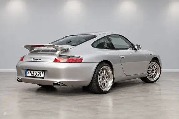 Porsche 911 Carrera 2003 photo 5