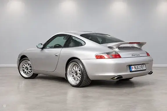 Porsche 911 Carrera 2003 photo 3