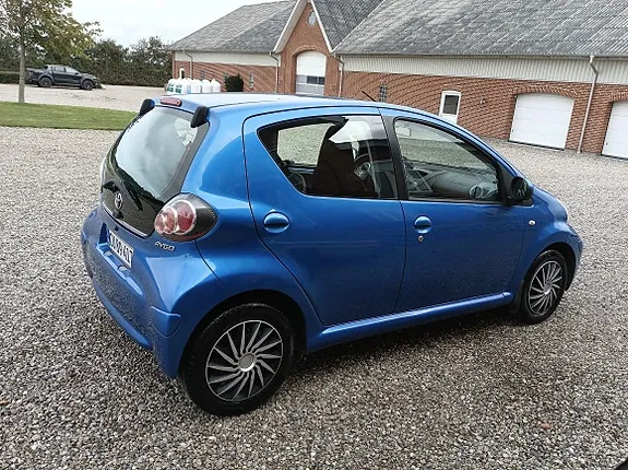 Toyota Aygo 2010 photo 2