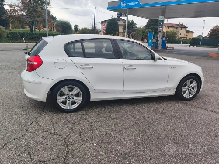 BMW 118 2010 photo 5