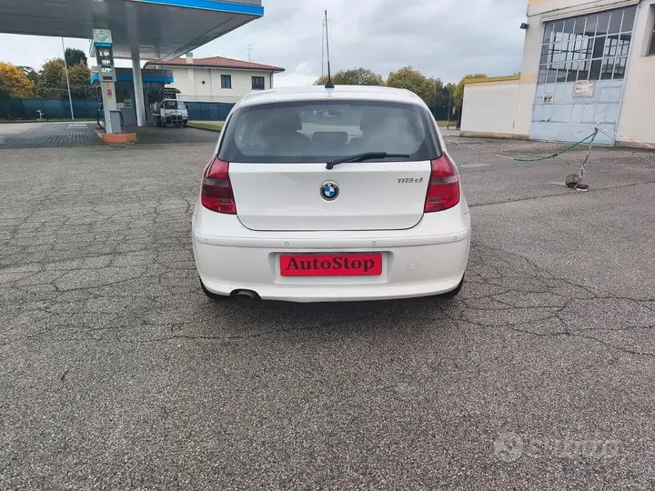 BMW 118 2010 photo 3
