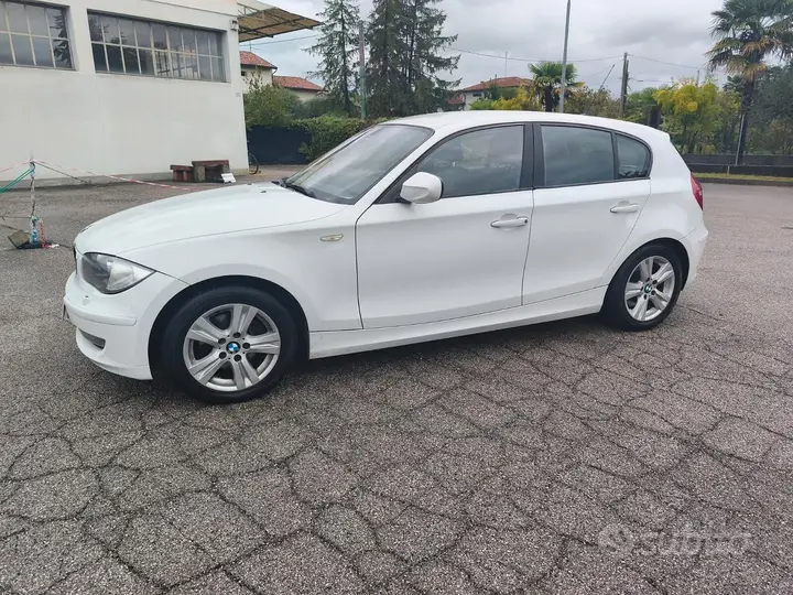 BMW 118 2010 photo 4
