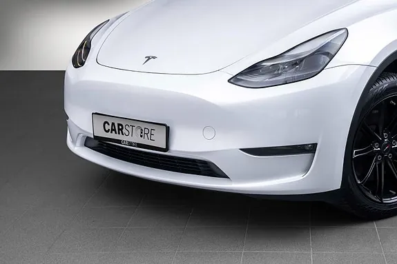 Tesla Model Y 2023 photo 2