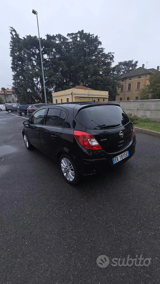 Opel Corsa 2011 photo 2