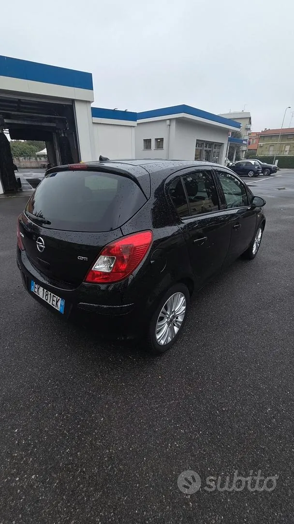 Opel Corsa 2011 photo 3