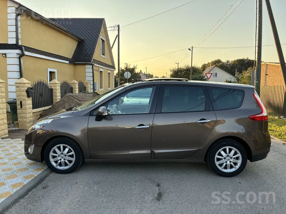 Renault Grand Scenic 2010 photo 2