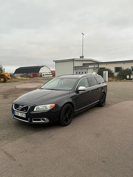 Volvo V70 2011 photo 2