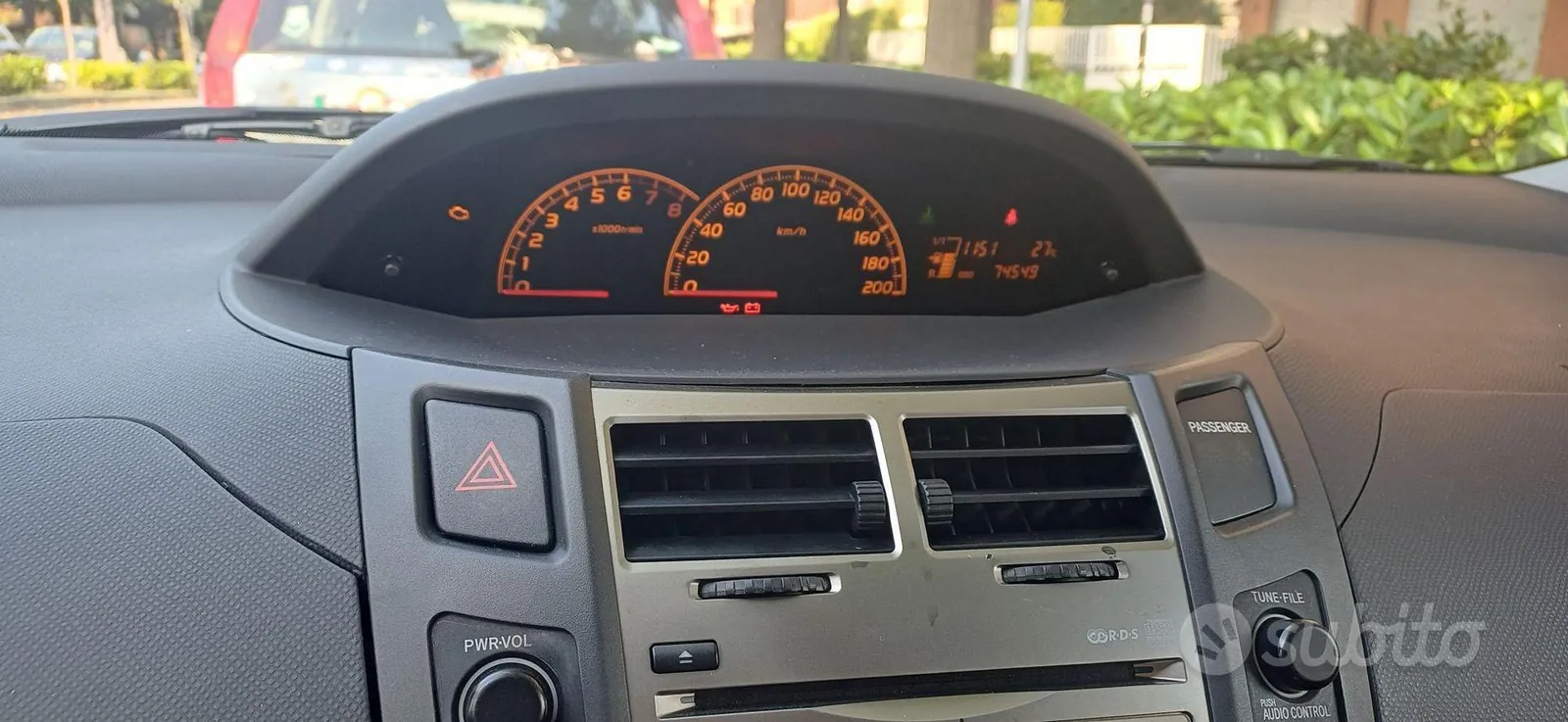 Toyota Yaris 2011 photo 3