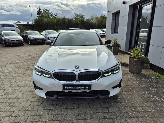 BMW 320I 2020 photo 2