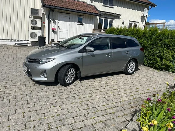 Toyota Auris 2014 photo 4