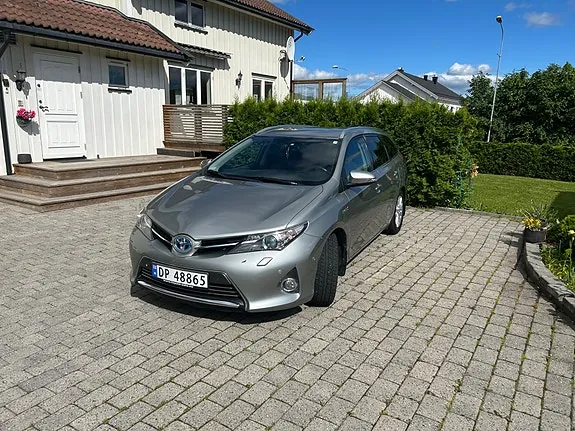 Toyota Auris 2014 photo 3