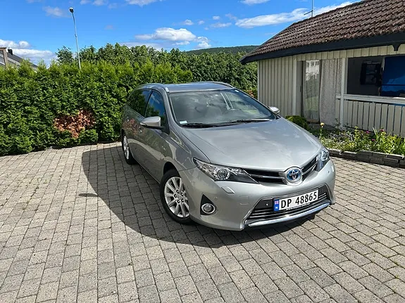 Toyota Auris 2014 photo 2