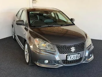 Suzuki Kizashi 2011 photo 2