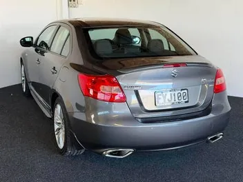 Suzuki Kizashi 2011 photo 5
