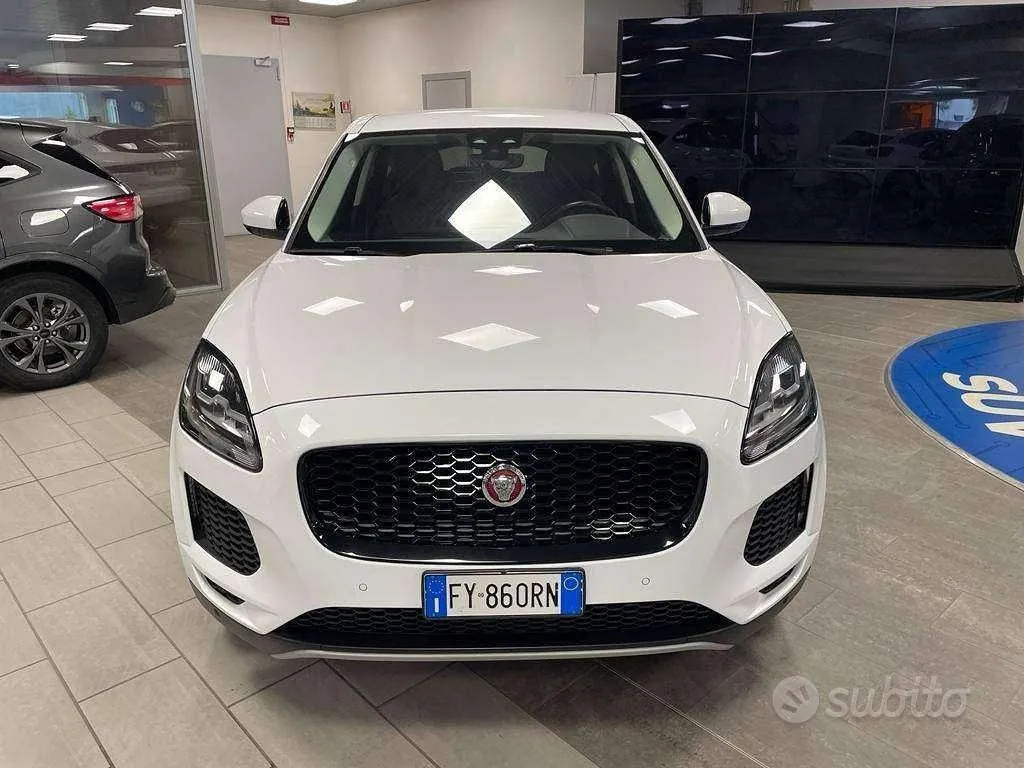 Jaguar E-Pace 2019 photo 2