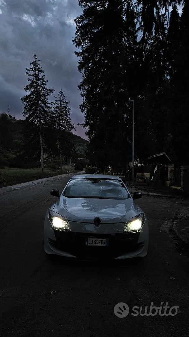 Renault Megane 2011 photo 2