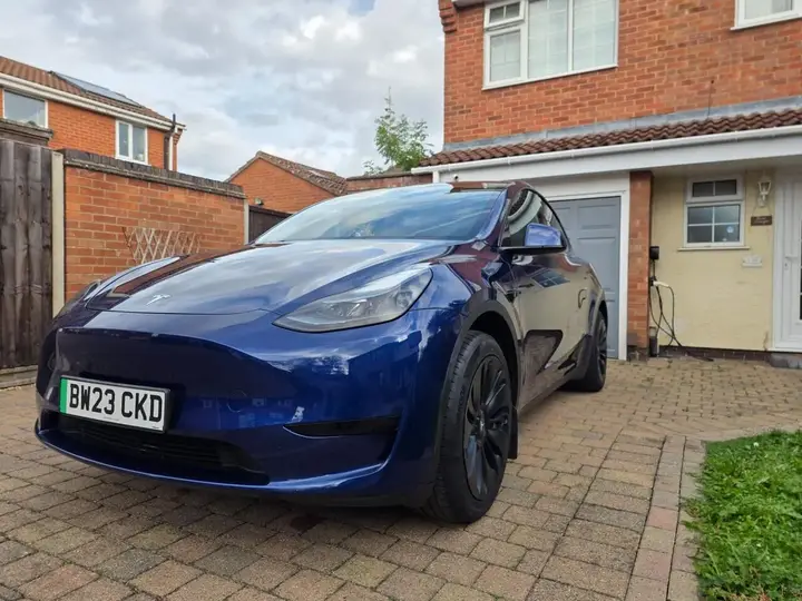 Tesla Model Y 2023 photo 4