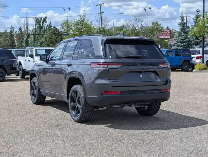 Jeep Grand Cherokee 2025 photo 4
