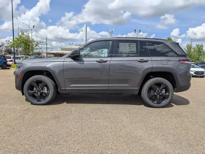 Jeep Grand Cherokee 2025 photo 3