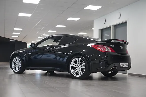 Hyundai Genesis 2011 photo 3