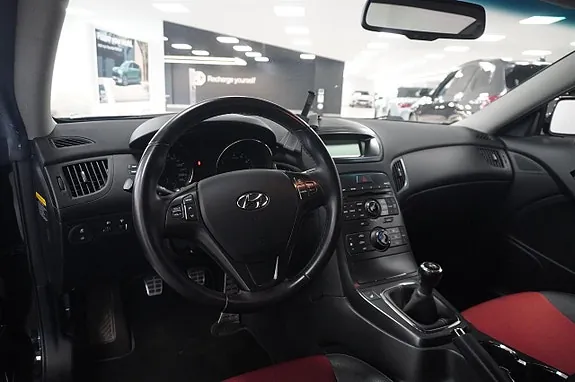 Hyundai Genesis 2011 photo 2