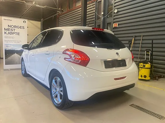 Peugeot 208 2012 photo 4