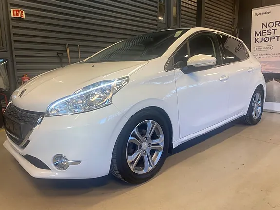 Peugeot 208 2012 photo 2