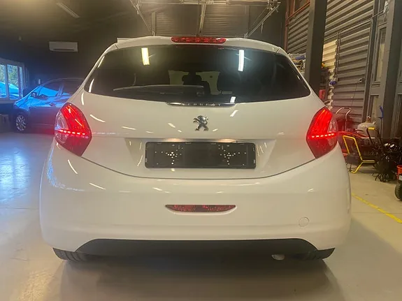Peugeot 208 2012 photo 5