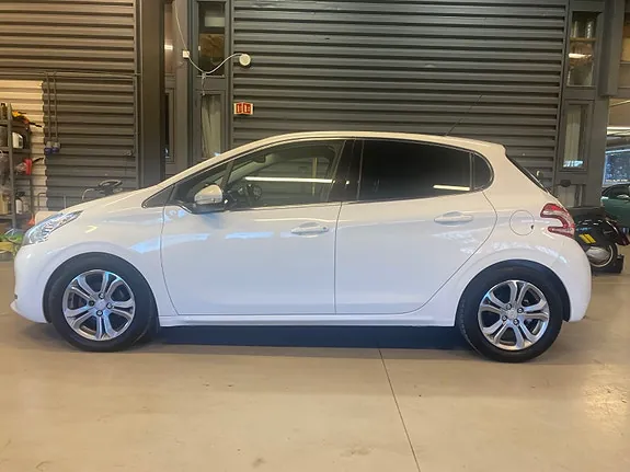 Peugeot 208 2012 photo 3