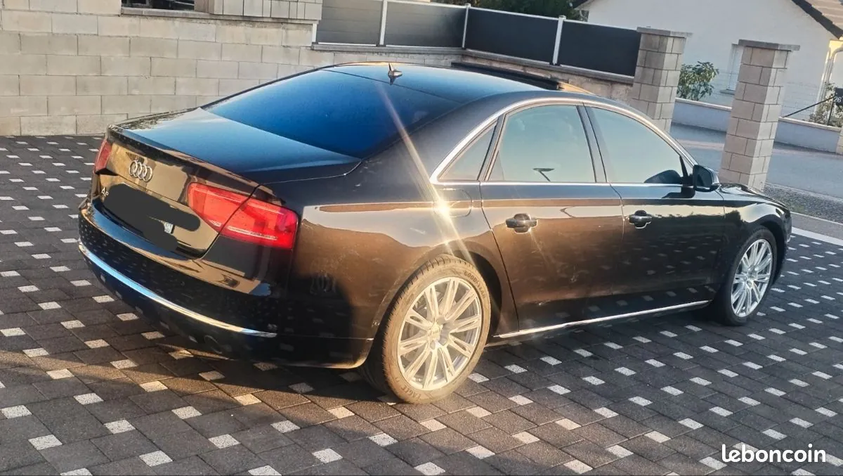 Audi A8 2010 photo 3