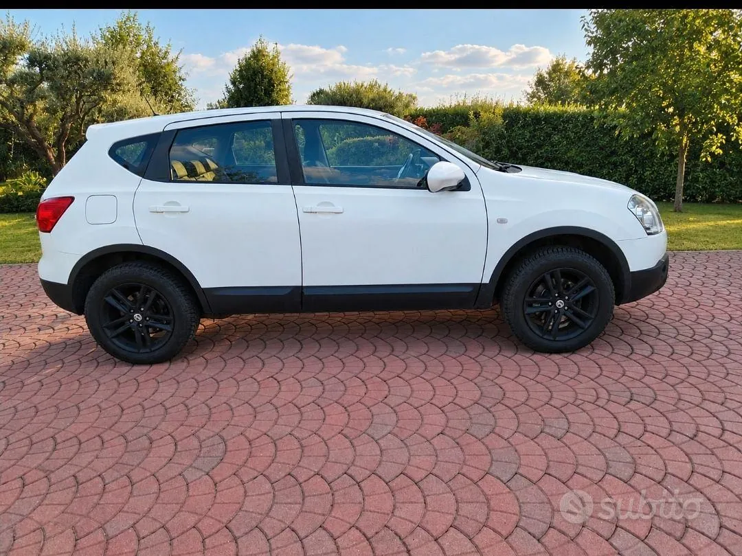 Nissan Qashqai 2010 photo 2
