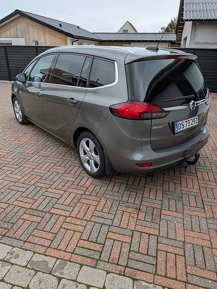 Opel Zafira Tourer 2017 photo 2