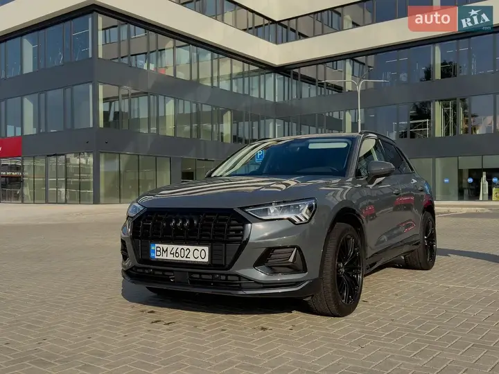 Audi Q3 2021 photo 2