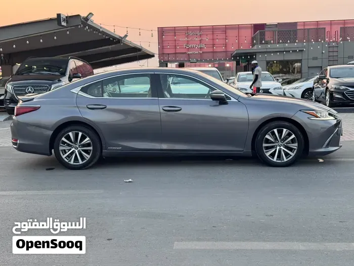 Lexus Es 300H 2020 photo 4