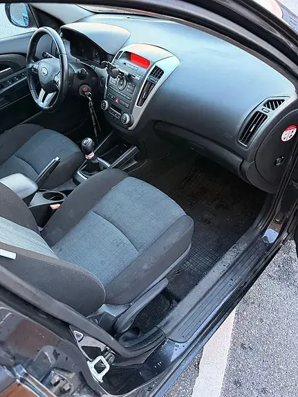 Kia Ceed 2010 photo 5