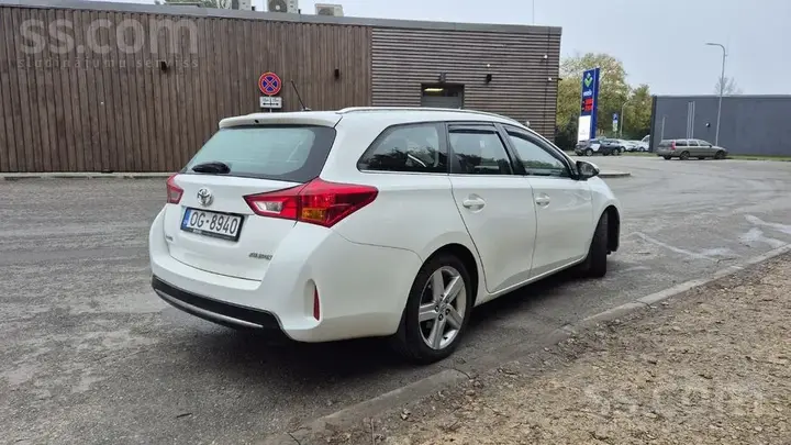 Toyota Auris 2013 photo 5