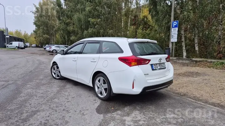 Toyota Auris 2013 photo 4