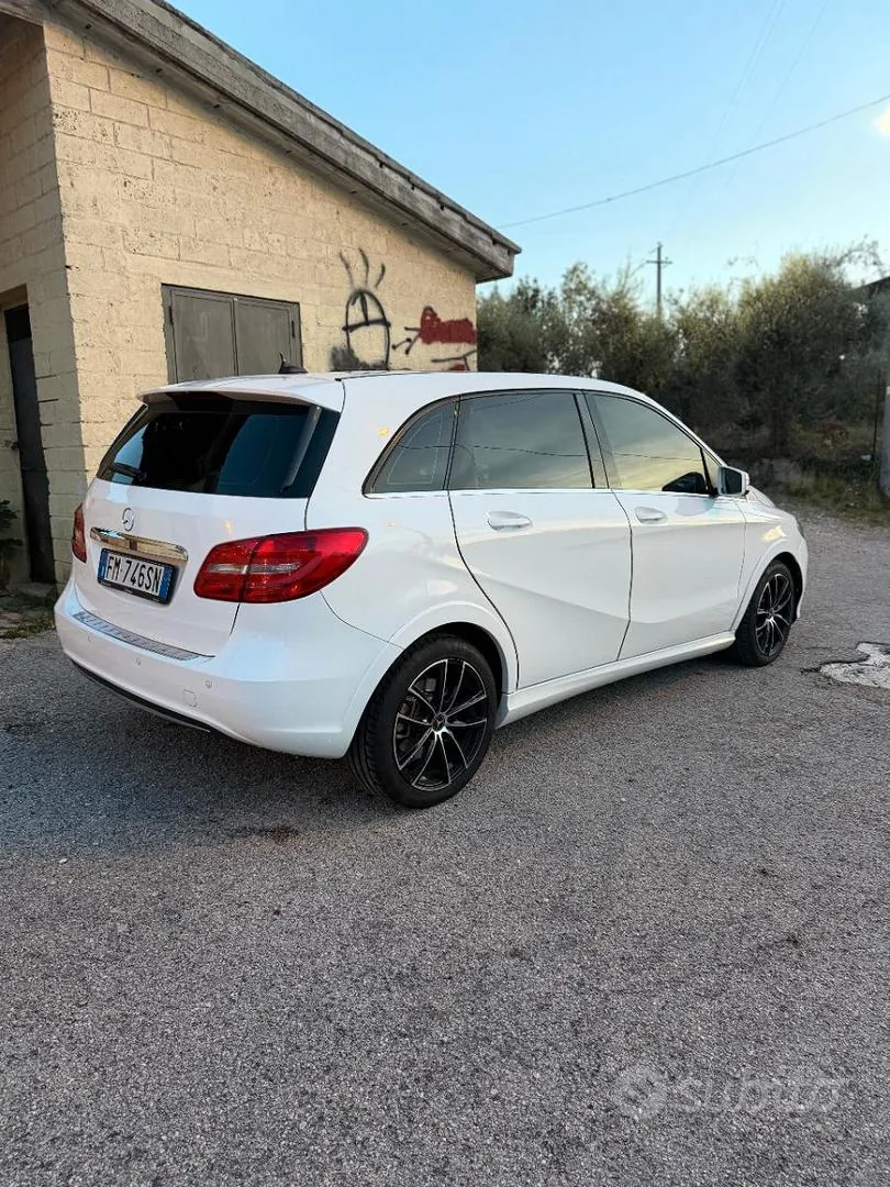 Mercedes-Benz B 2015 photo 3